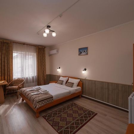 Alpinist Hotel Bishkek Exterior photo