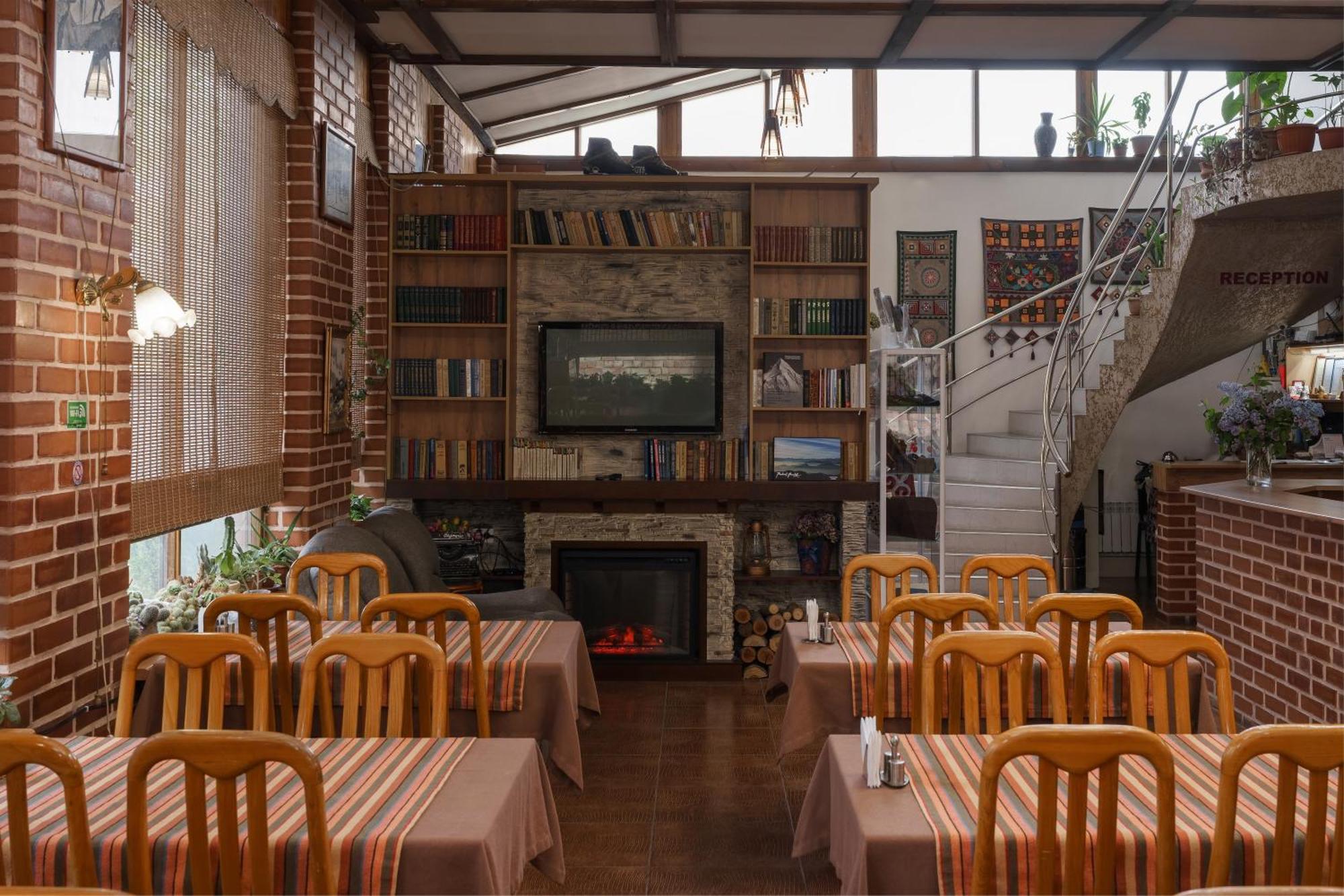 Alpinist Hotel Bishkek Exterior photo
