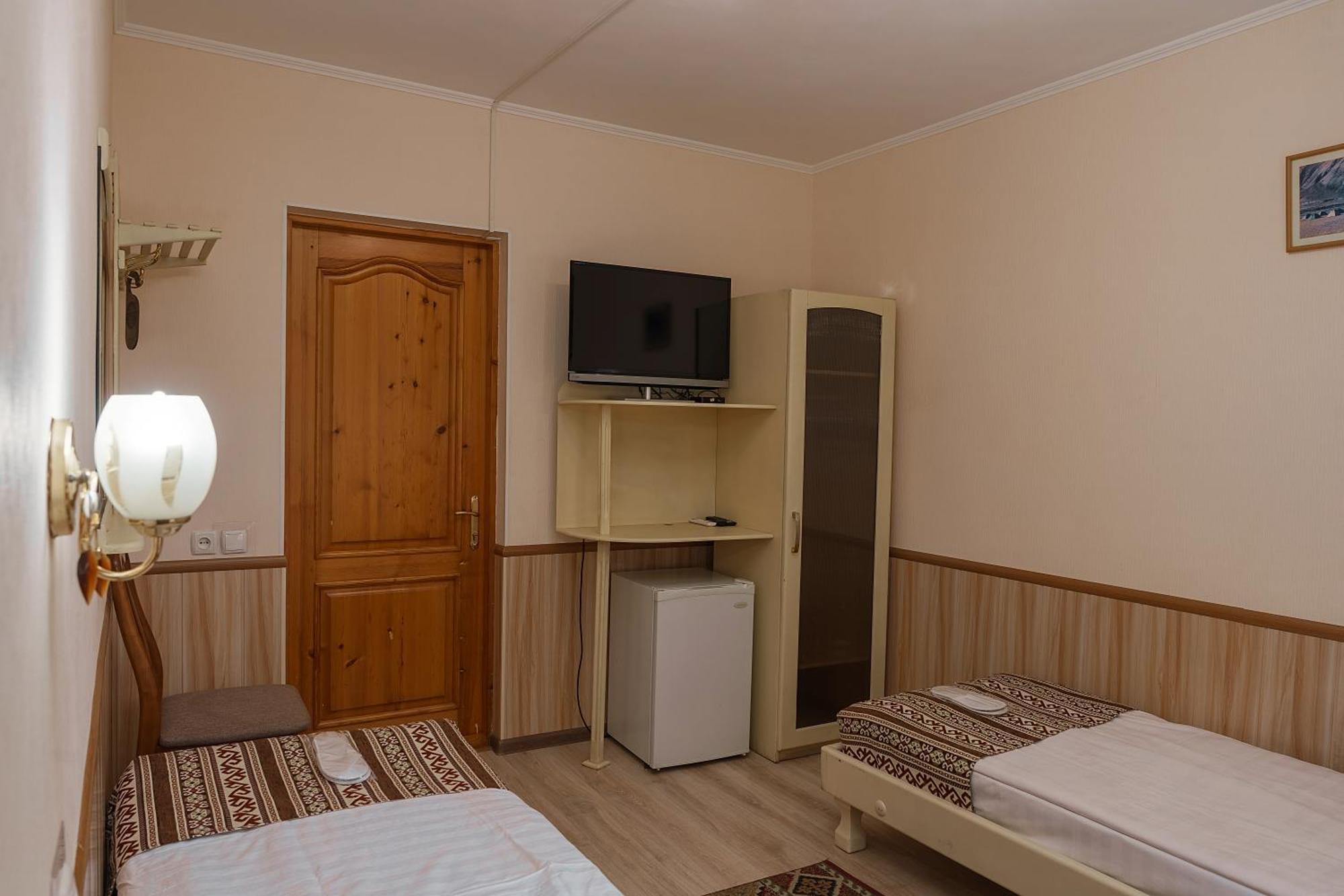 Alpinist Hotel Bishkek Exterior photo