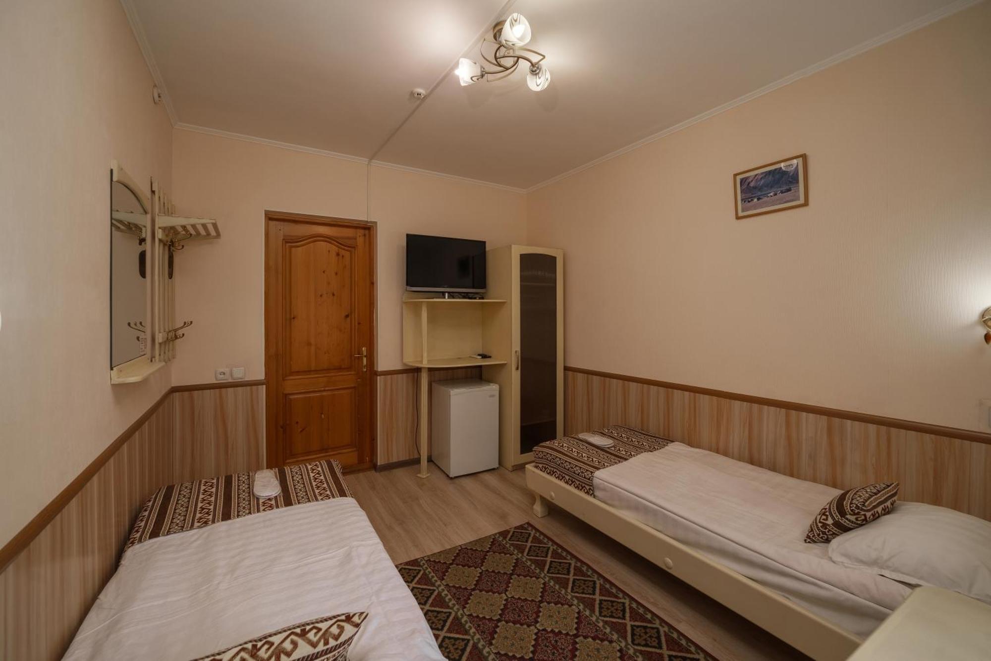 Alpinist Hotel Bishkek Exterior photo