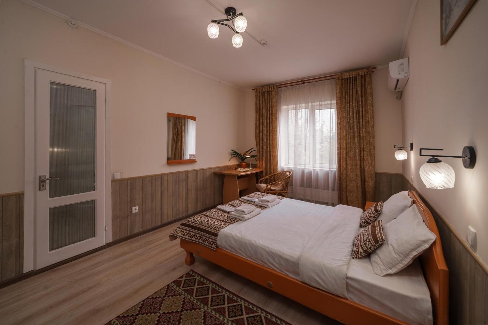 Alpinist Hotel Bishkek Exterior photo
