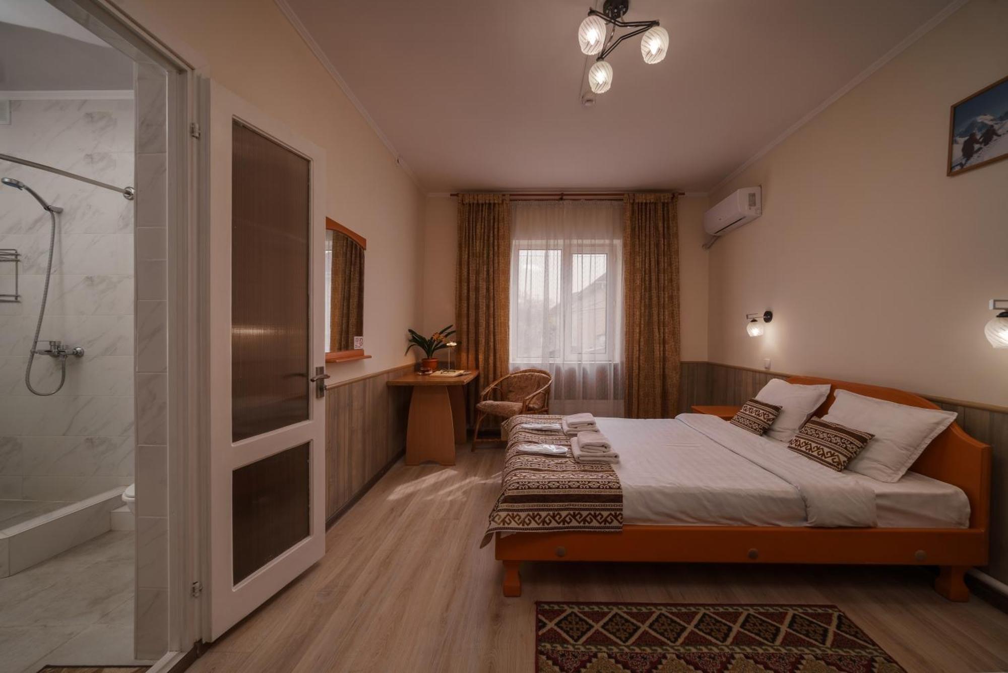 Alpinist Hotel Bishkek Exterior photo