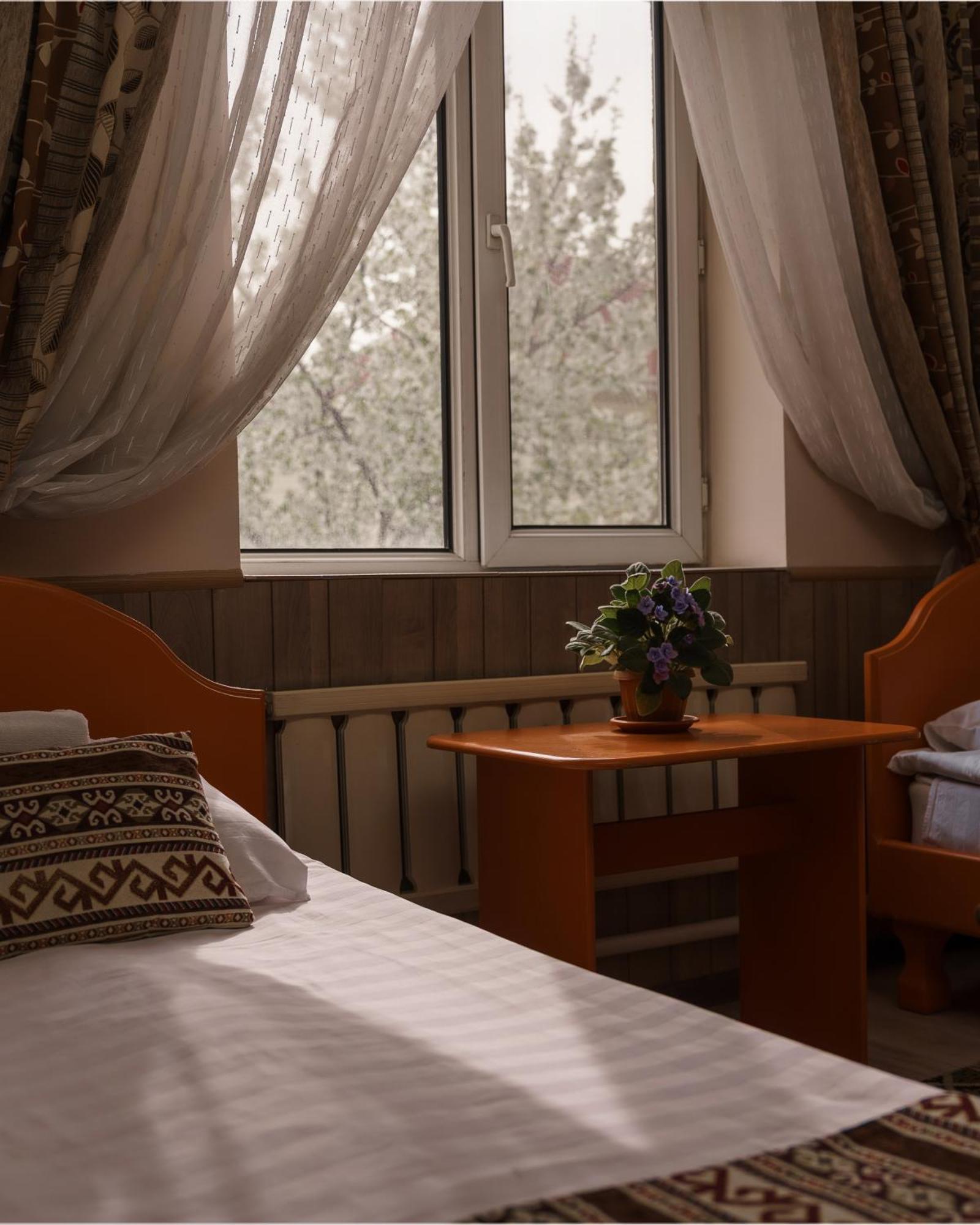 Alpinist Hotel Bishkek Exterior photo